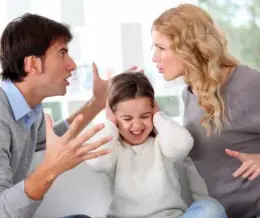 تاثیرات منفی دعوای والدین روی فرزندان