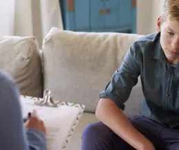 علائم افسردگی در نوجوانان و راه‌‌های درمان آن