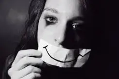 زنان افسرده تر از مردان