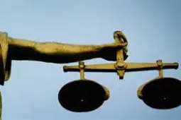 عدم رعایت قانون، دروغ را افزایش می دهد